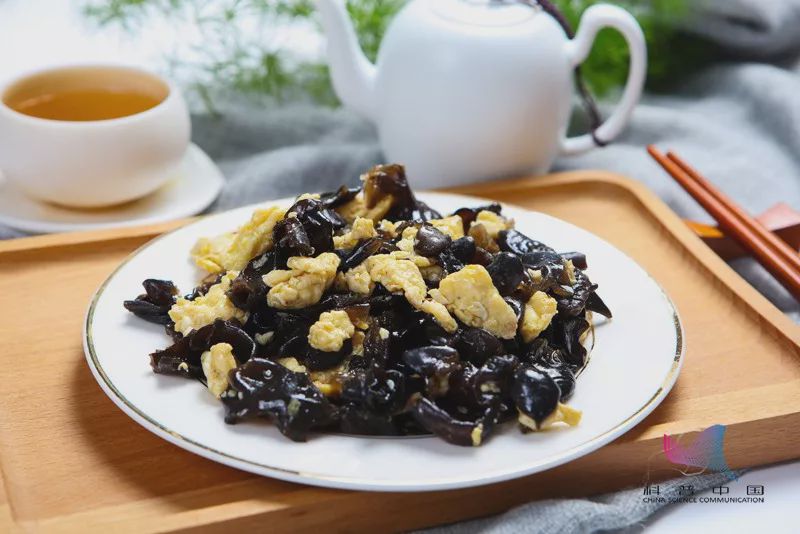 轻微木耳中毒24小时以后自救办法,有毒的木耳吃多了会怎样