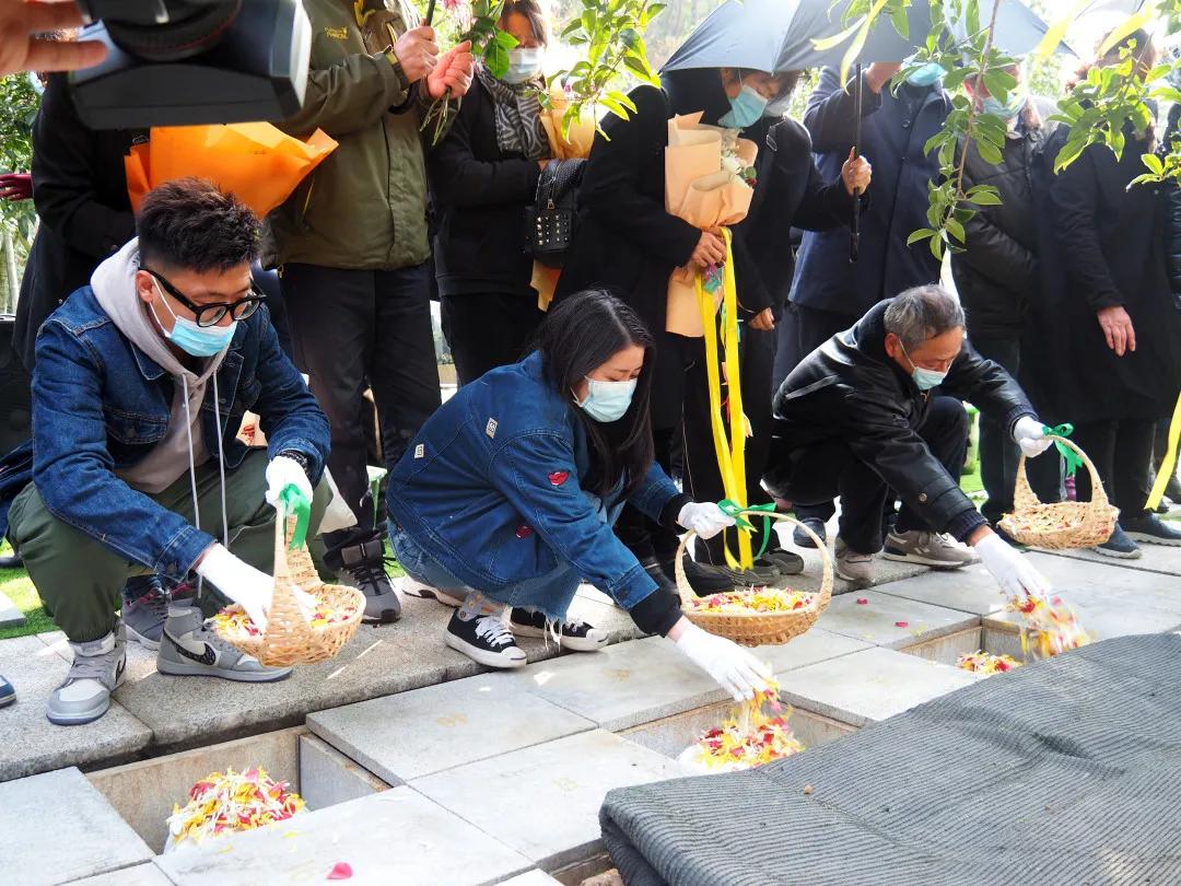 同泰第四届集体树葬圆满举行，21位树葬人士回归自然