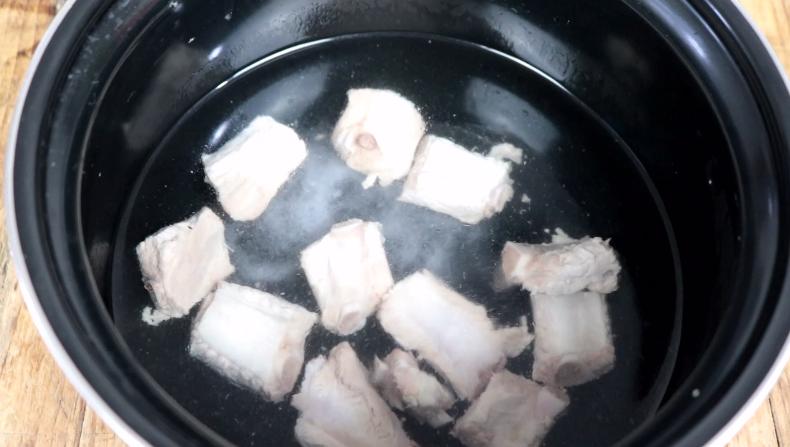 排骨汤最简单的做法,排骨汤怎么煮软烂入味适合老人吃