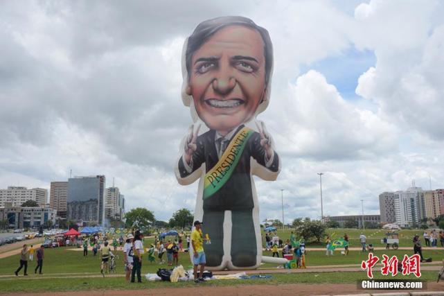 牺牲防疫重启的经济终因疫情停摆，巴西要有麻烦了？