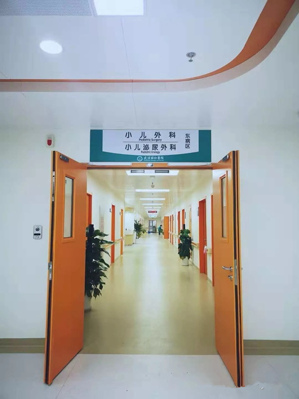 小孩尿道下裂但是小便正常,男宝宝尿尿的头裂了怎么办