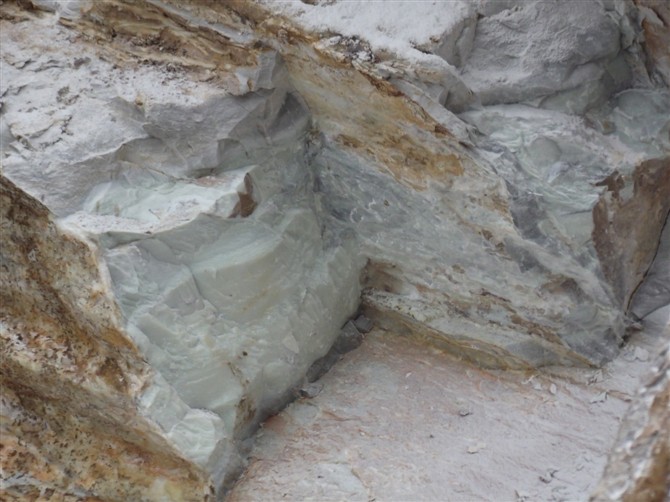 珠宝孔雀石,贵州罗甸玉石特点