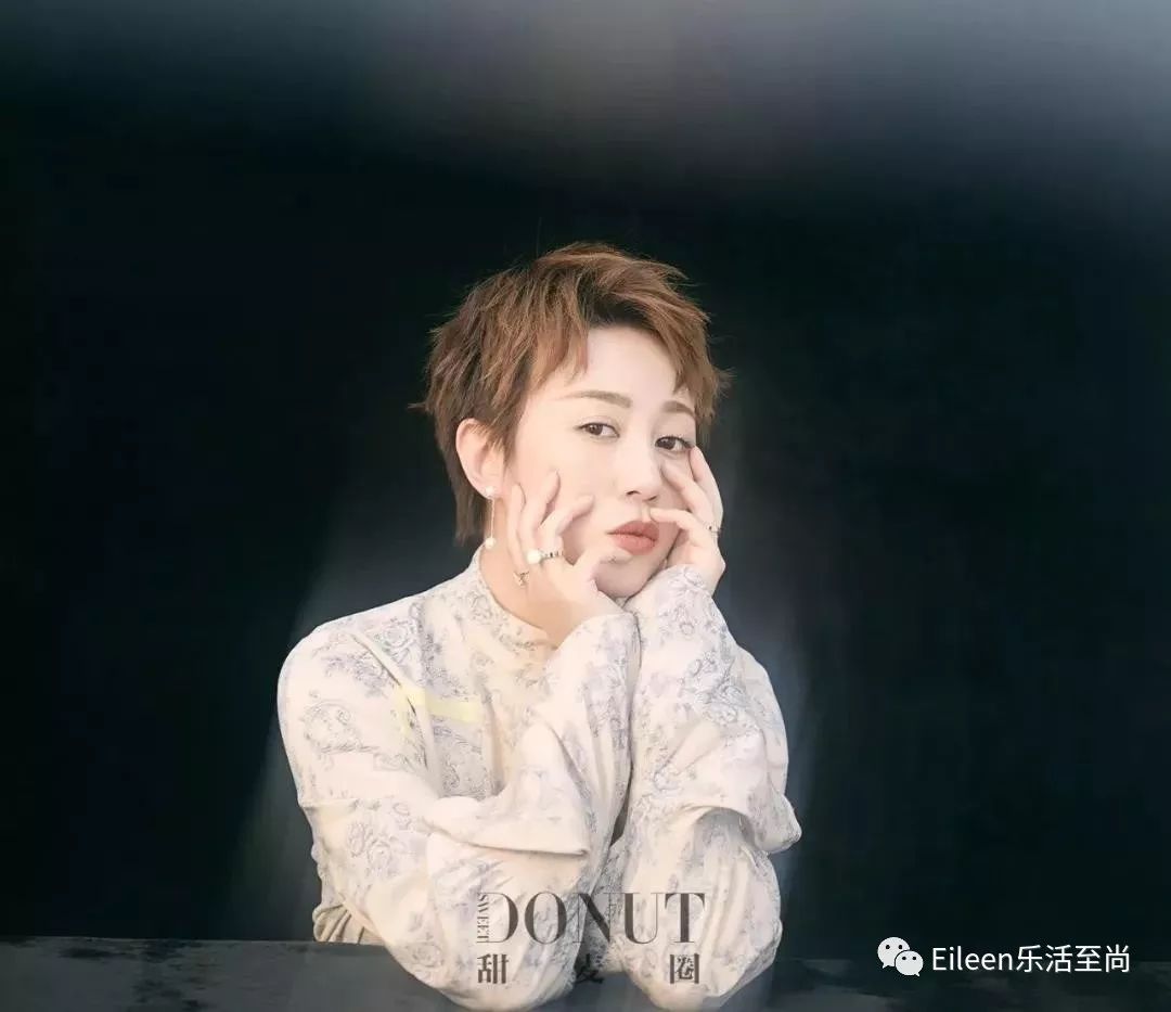 曾被劝整容，坚守姐弟恋，36亿喜剧女王马丽逆流而上自有精彩