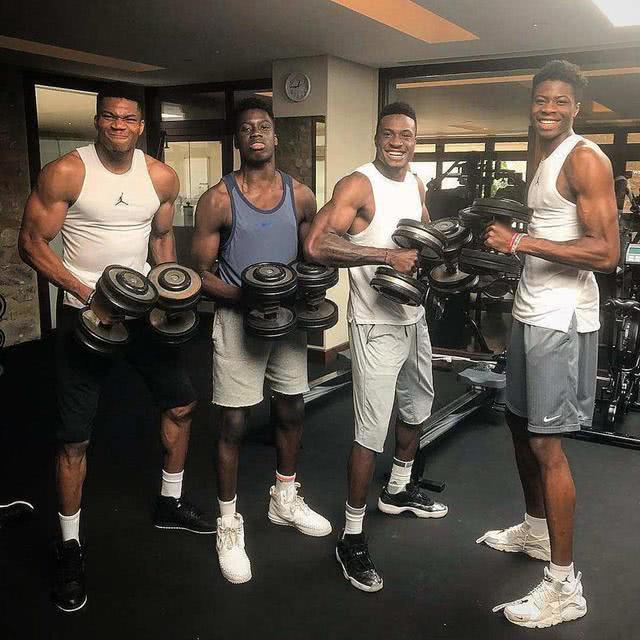 雄鹿队字母哥几个兄弟,nba雄鹿队字母哥兄弟几人