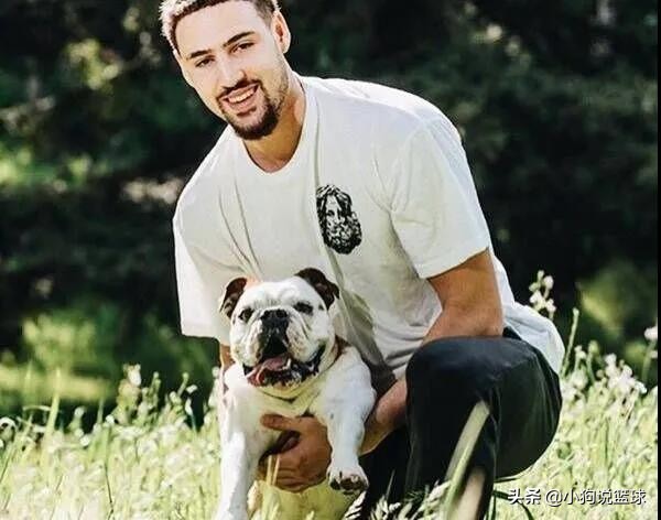 汤普森单节37分队友的反应,汤普森是控卫还是后卫