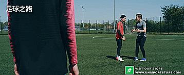 速度型前锋跑位技巧,前锋全场跑位的正确方法与技巧