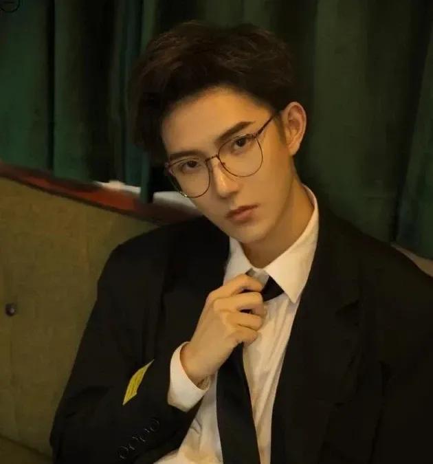 千万不要轻易相信网上的“帅照”，其实真容一个比一个幻灭