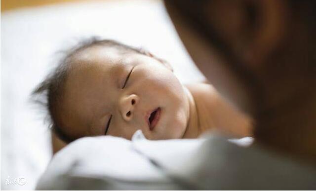 孩子夜里睡不踏实翻来覆去妙招,孩子晚上哭闹睡不踏实怎么回事