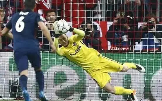 足球几个特殊的球衣号,足球历史上特殊的球衣号码