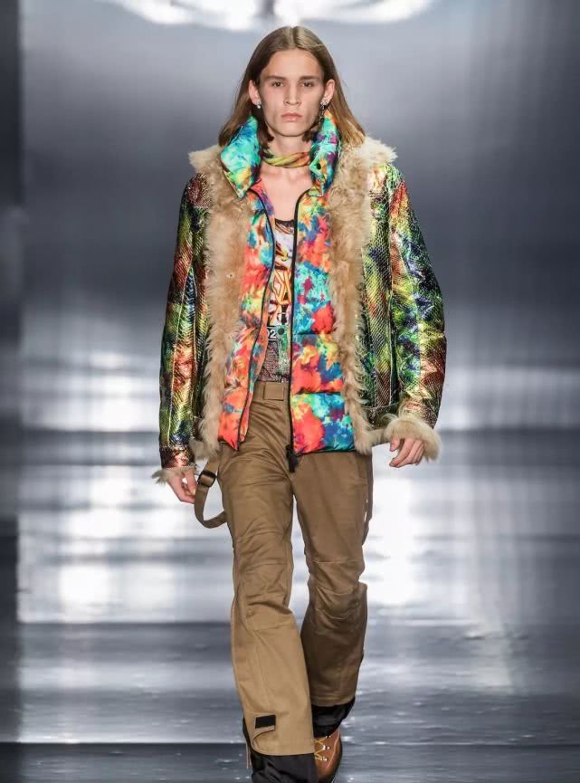 把裤子穿在肚脐上面会怎么样,把裤子扎进腰里的穿搭