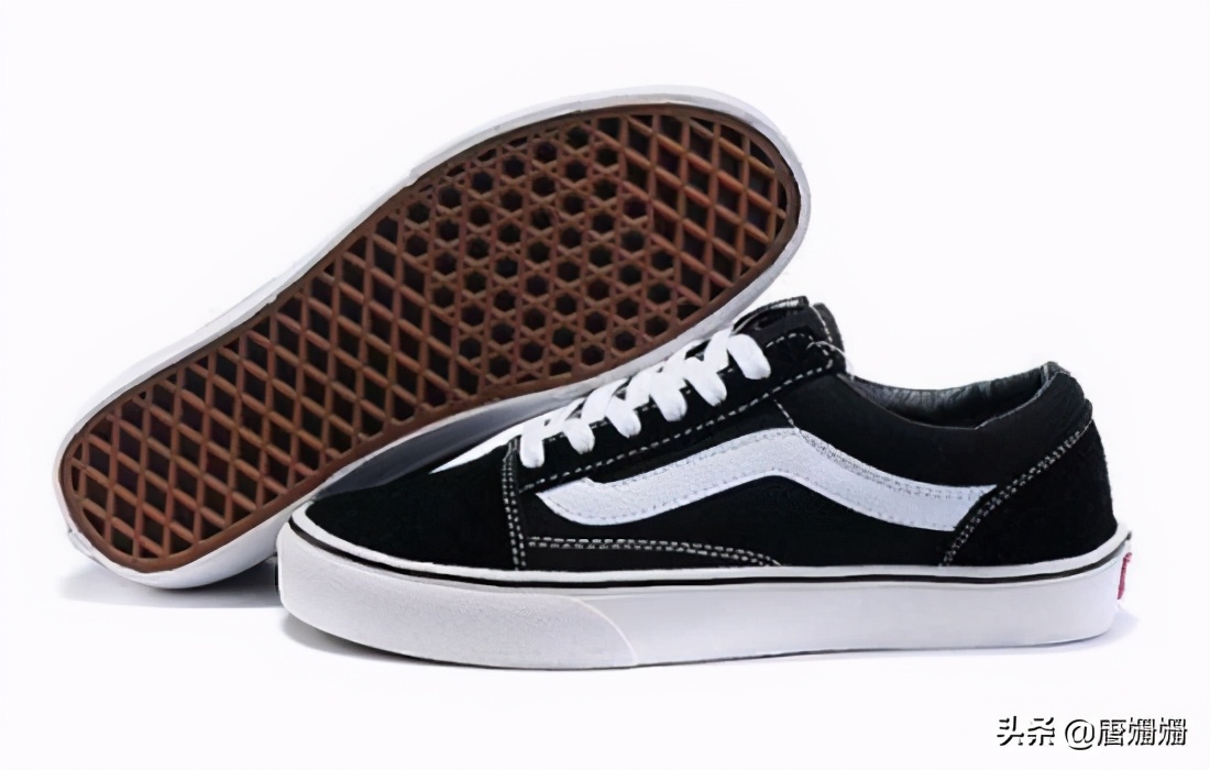 年轻人都喜欢的板鞋会越穿越大吗？鞋子该选大还是选小？