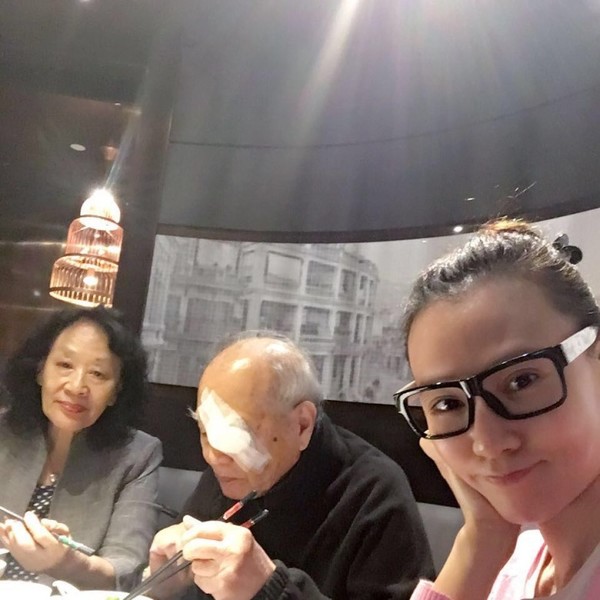 成熟美魔女康华，耗百万尽孝道，妩媚又独立却历经10年感情空白