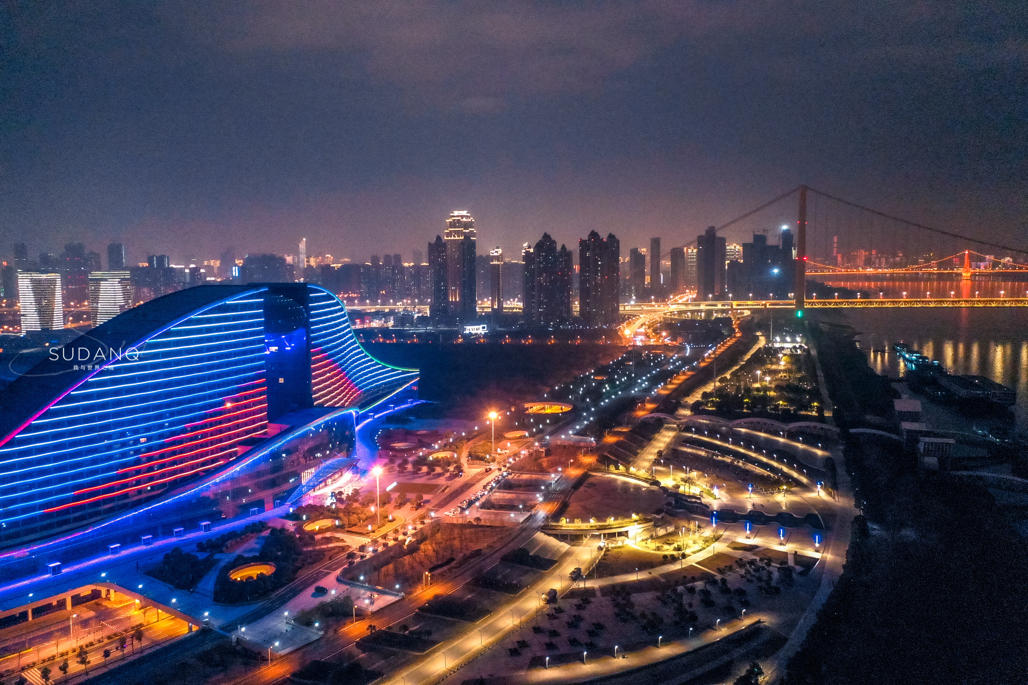 航拍全国第三的博览中心，面积相当于17个足球场，武汉人的骄傲