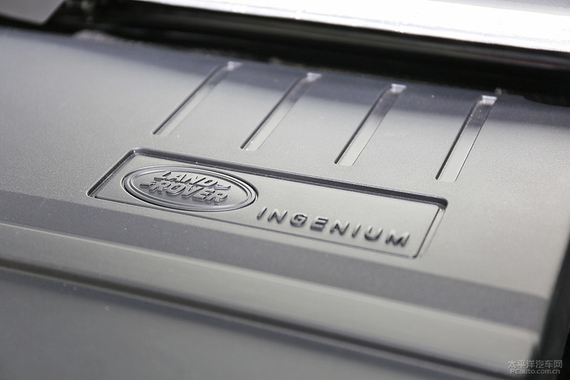 路虎揽胜极光对比同级别bba质量,路虎揽胜极光新一代测评视频