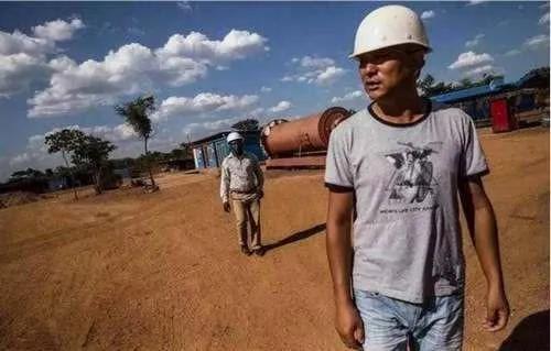 中国人在非洲打工有多吃香，工资真的是国内的几倍吗