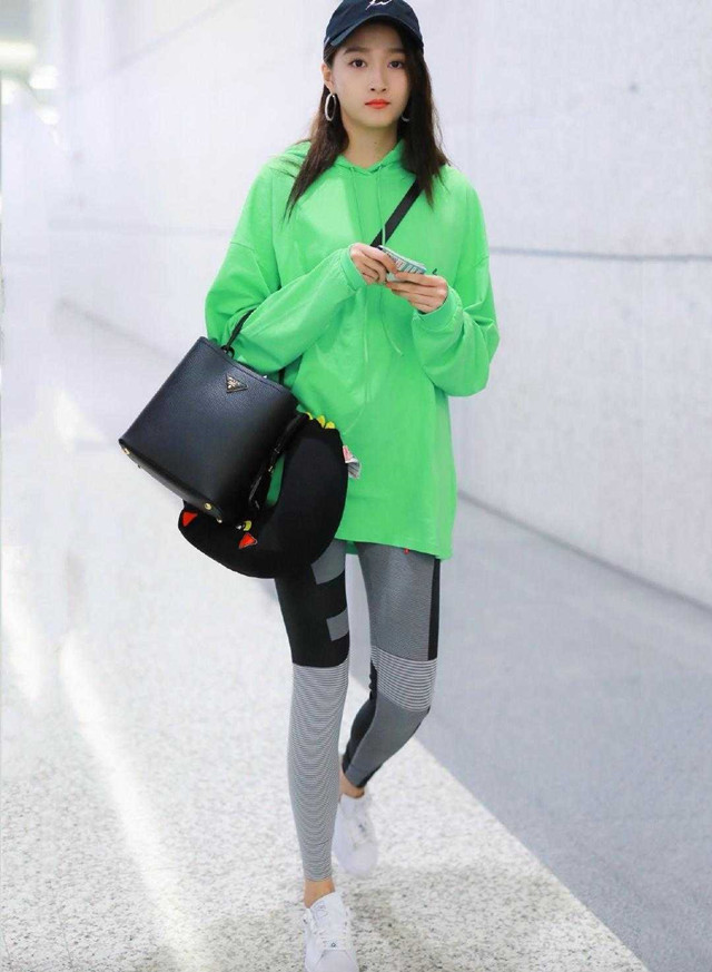 秋冬穿得温暖又时髦全靠这件单品,明星同款平价显瘦秋冬衣服