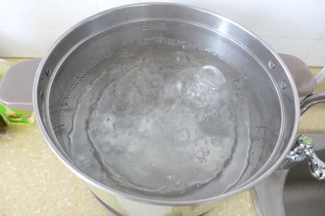 拌凉菜的调料怎么做好吃又香呢,拌凉菜主要少不了的调料