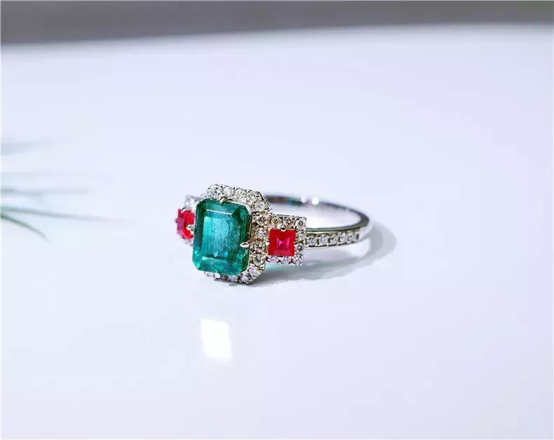 铂金和k金镶嵌钻石哪个好,k金与铂金哪个适合镶嵌