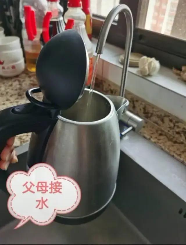 哈哈哈哈哈哈我笑到我妈把鞋塞我嘴里