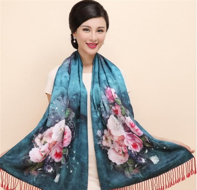 40岁的女性戴什么样的冬季围巾,30多岁女士戴什么样的围巾好看