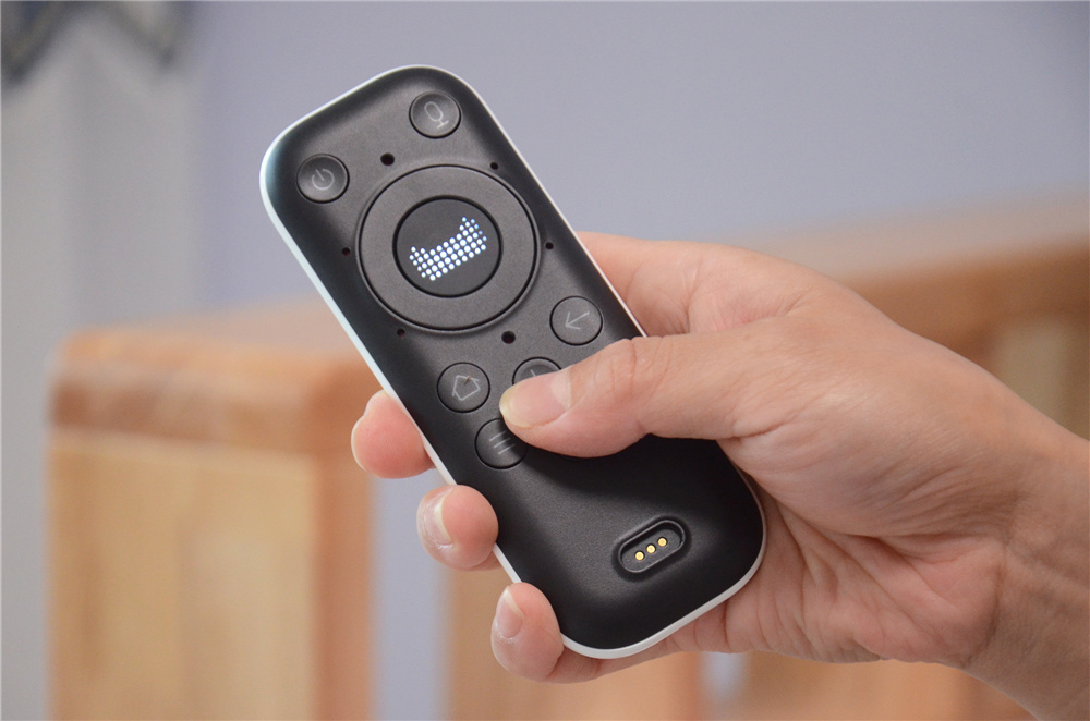 将电影院放进口袋里？天猫精灵“小白盒”便携智能投影仪评测