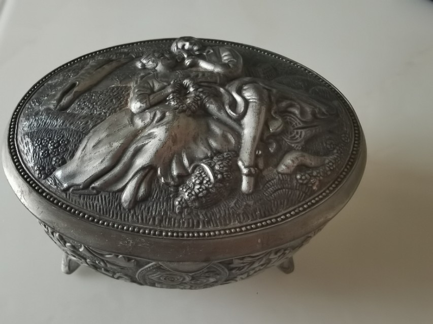 两枚戒指是什么意思,第六枚戒指的故事简短