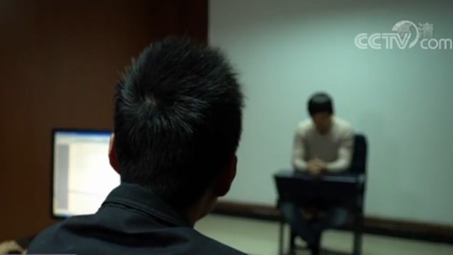 心痛！17岁女孩被同学殴打两小时没人制止，最后从宿舍四楼一跃而下...