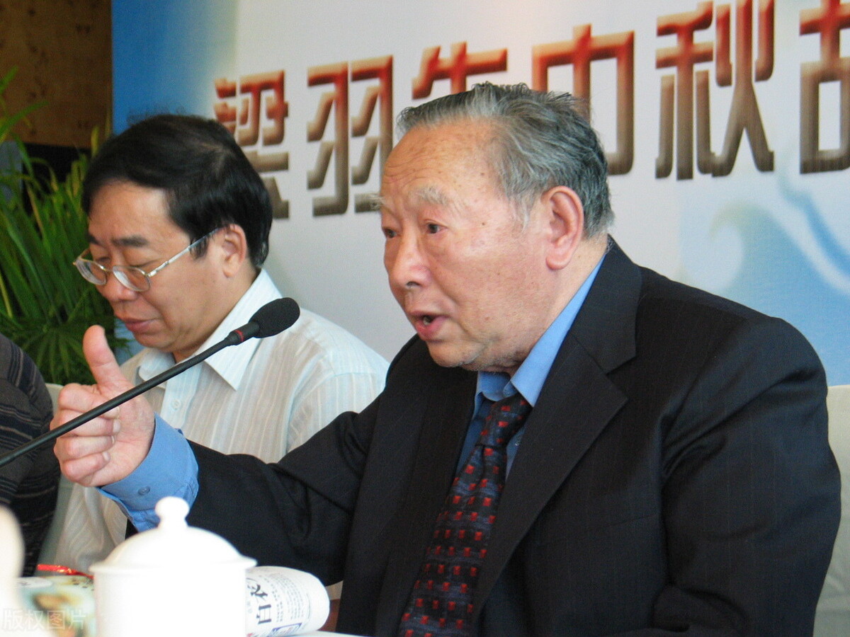 古龙成名深度解析,古龙沉迷酒色