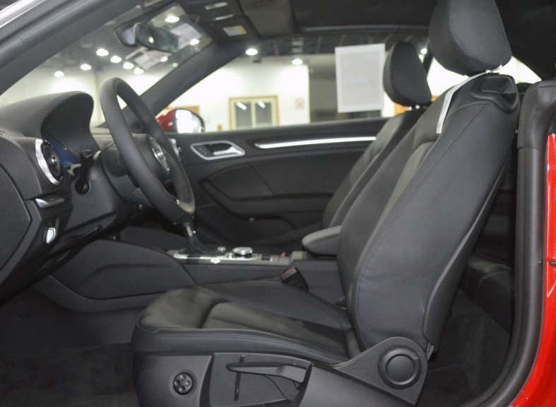 奥迪a3和宝马3系哪个更具有性价比,奥迪a3敞篷2023款落地价