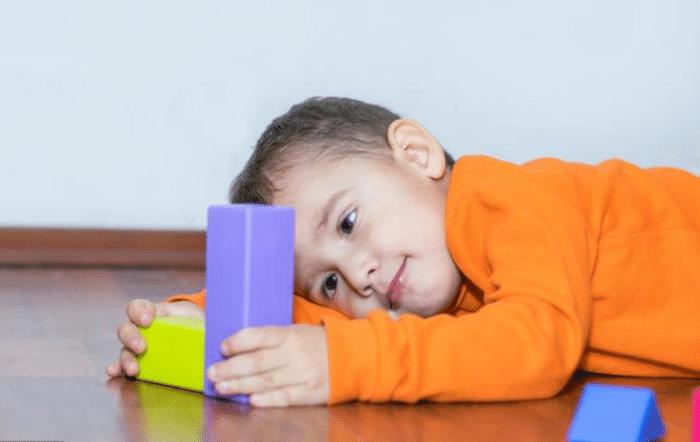 孩子在学校被人打了不肯说怎么办,宝宝被人欺负只会哭不还手怎么办