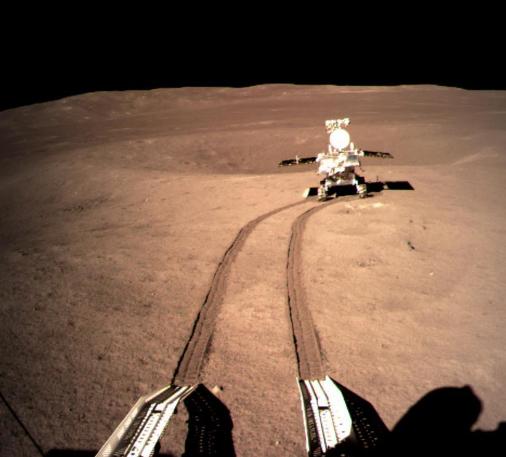 玉兔二号在月球上发现奇怪的东西,玉兔二号在月球上发现不明物质