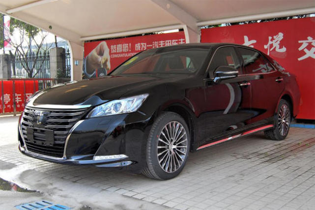 皇冠跟奥迪a6l哪个有面子,皇冠对比奥迪a6l