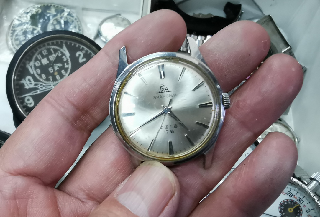 古玩市场古董表,逛古玩地摊淘到旧书