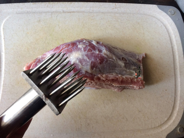 煮牛肉用凉水还是热水煮,煮牛肉用热水煮还是凉水煮