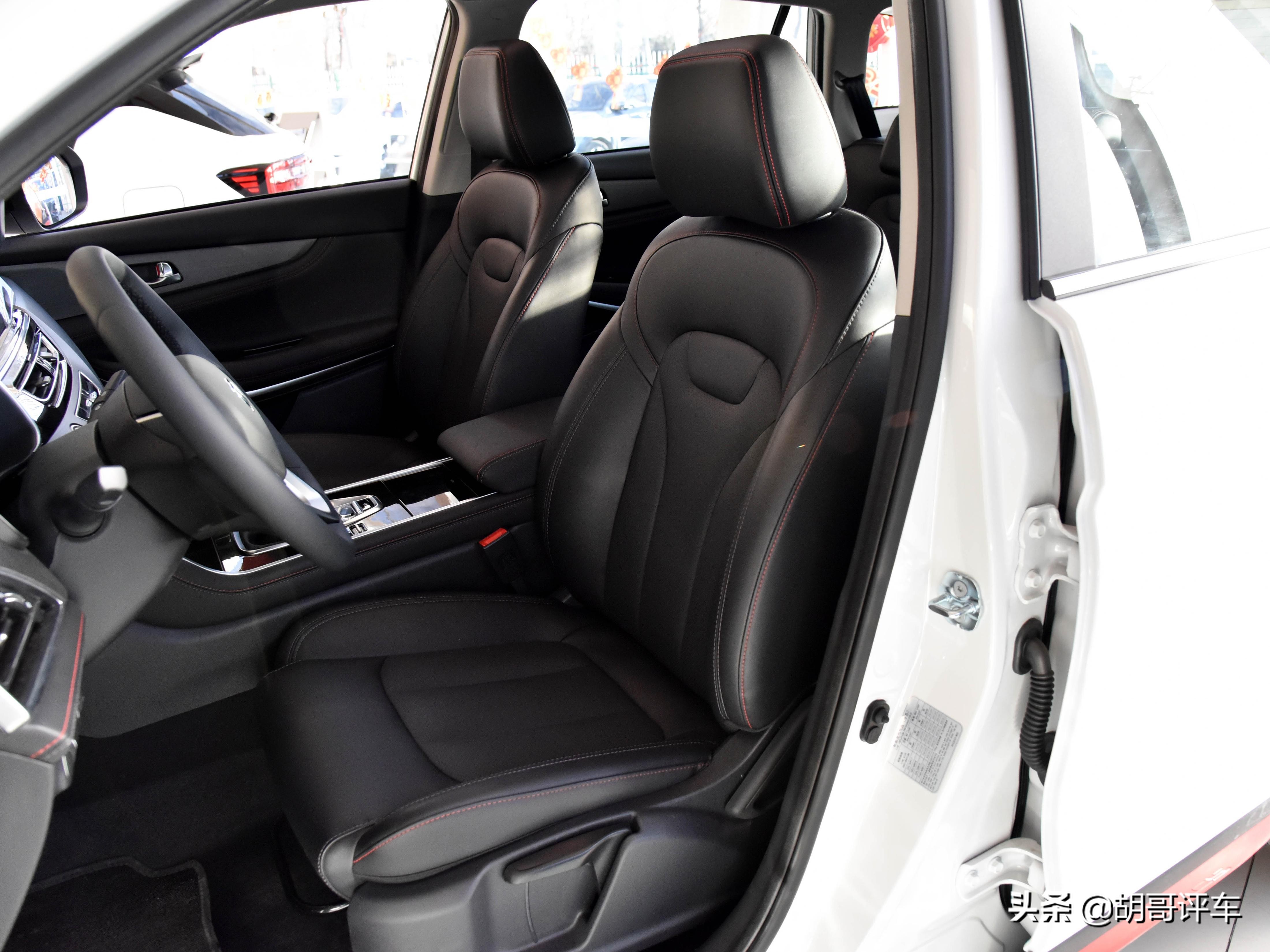 配置丰富的长安cs75plus性价比分析,配置丰富内饰豪华动力好的suv