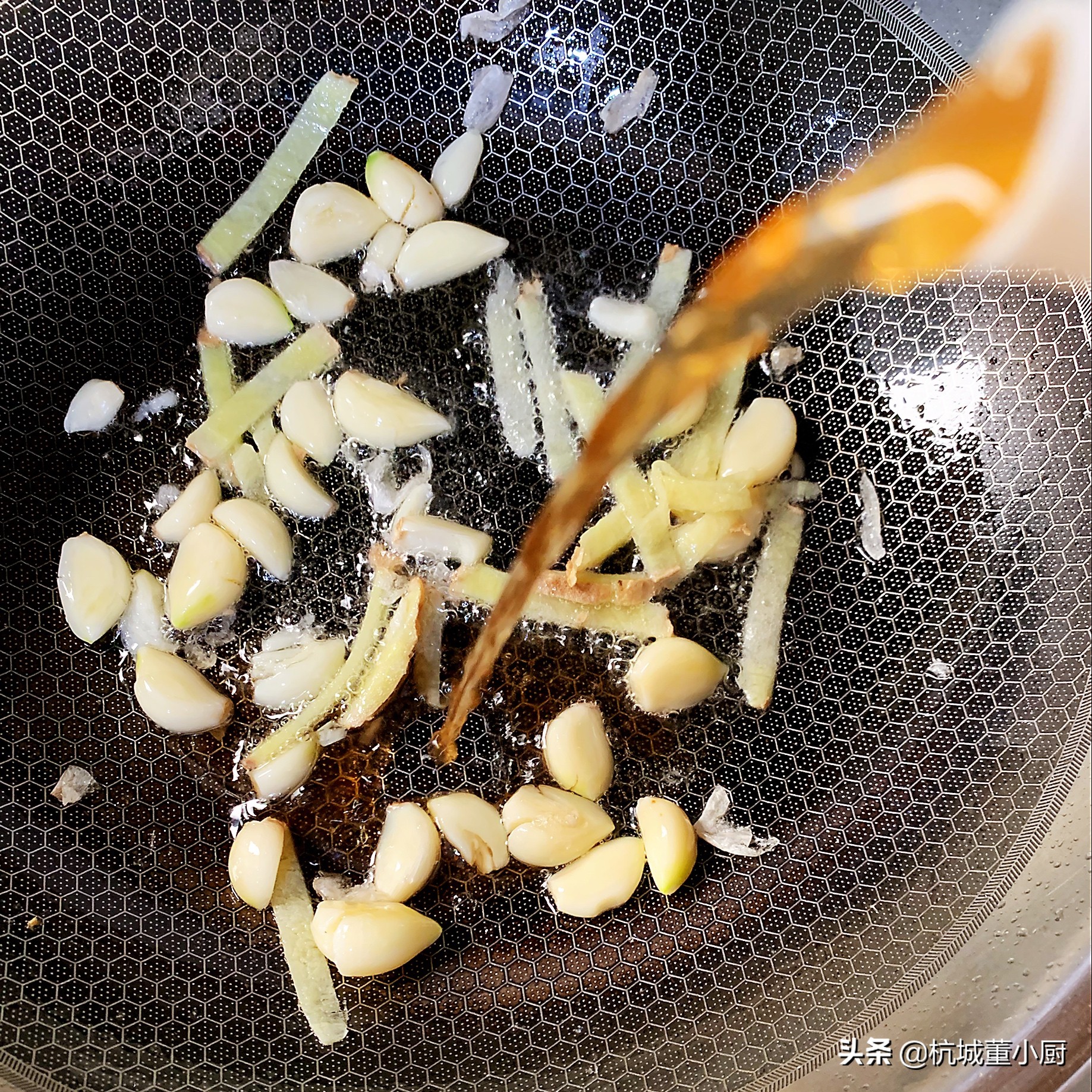 大厨红烧鲳鱼最正宗的做法,蒜子鲳鱼