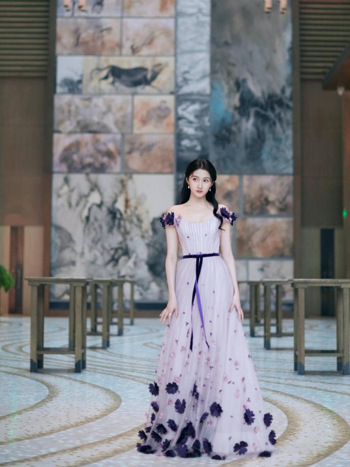 原来关晓彤也有傲人身材,关晓彤恋爱3年