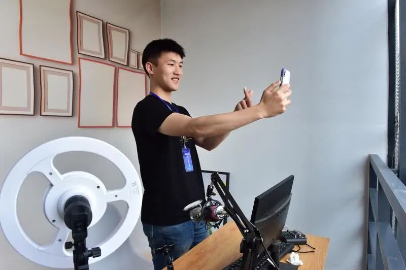 李佳琦2万元学费,李佳琦带货培训