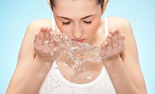 洗完脸直接敷面膜还是用爽肤水,洗完脸敷面膜的正确步骤