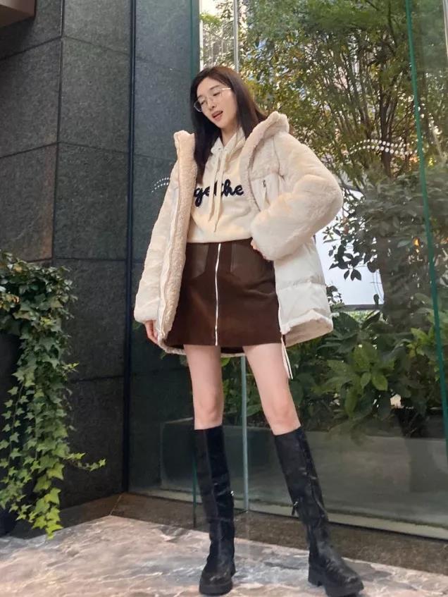 巧克力色中长款搭配,巧克力色搭配什么颜色内搭好看