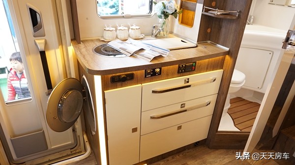 亚特最新款左右双拓展房车视频,大空间双拓展亚特尊尚型房车