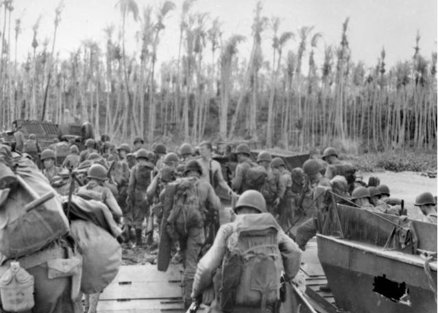 黑人退伍英雄被白人打瞎！凶手被判无罪，美国法律帮了志愿军大忙