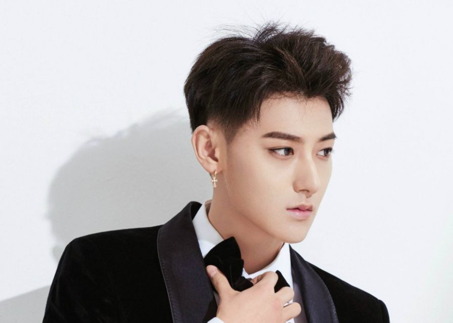 除了《创造营2019》，迪丽热巴还有一部新综艺来袭，搭档是张艺兴