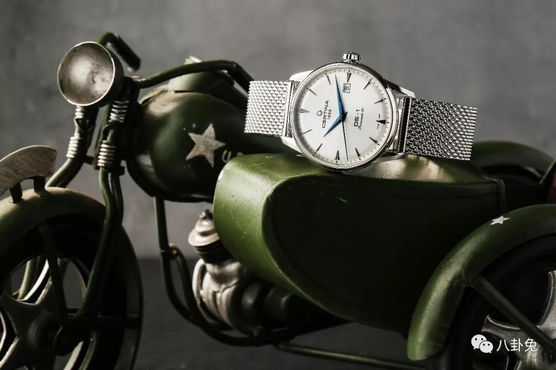 手表复古米兰钢带多少钱,让人眼前一亮的手表表带