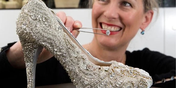 十双超级奢华的珠宝女鞋，一双能换一套房，出门你得雇保镖