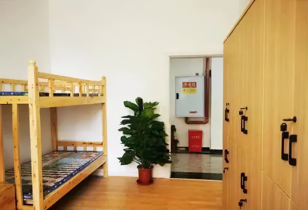 重庆环境最好的学校,重庆哪所学校宿舍和伙食最好