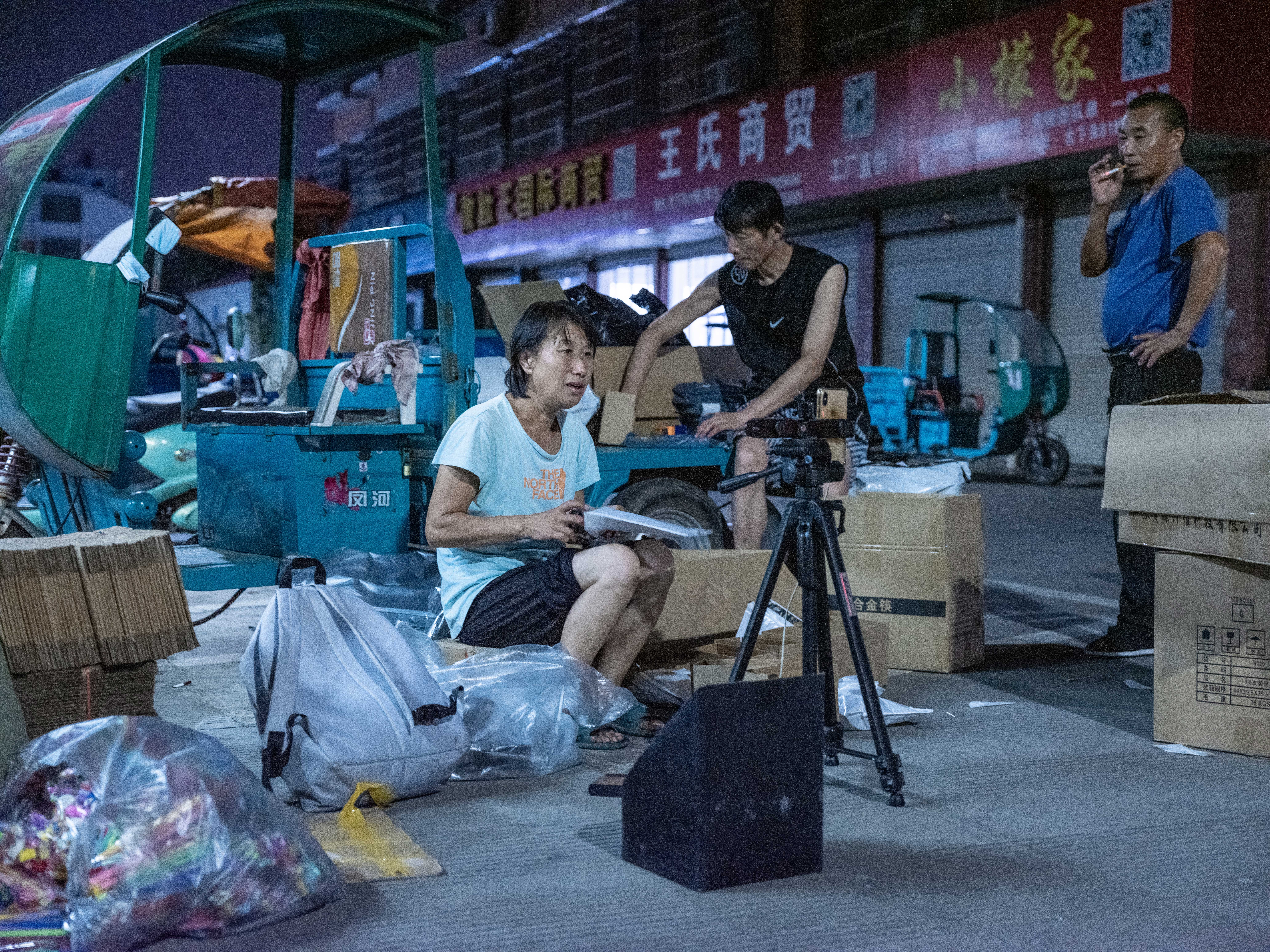 独家｜义乌带货主播生存实录：有人爆单暴富，有人成为“难民”