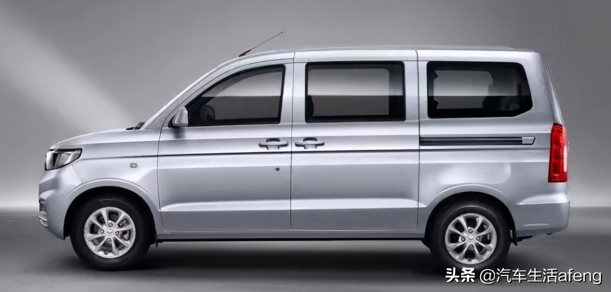 五菱宏光v6试驾视频,五菱宏光v最新5座版用车感受