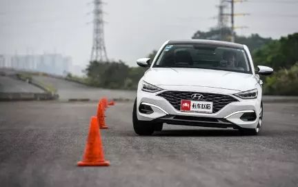 颜值高的轿车15万左右家用车,三款20万轿车推荐运动舒适两不误