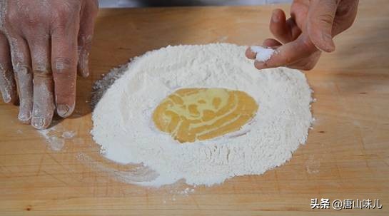 包元宝水饺的手法视频慢动作,儿童手工元宝水饺慢动作教程